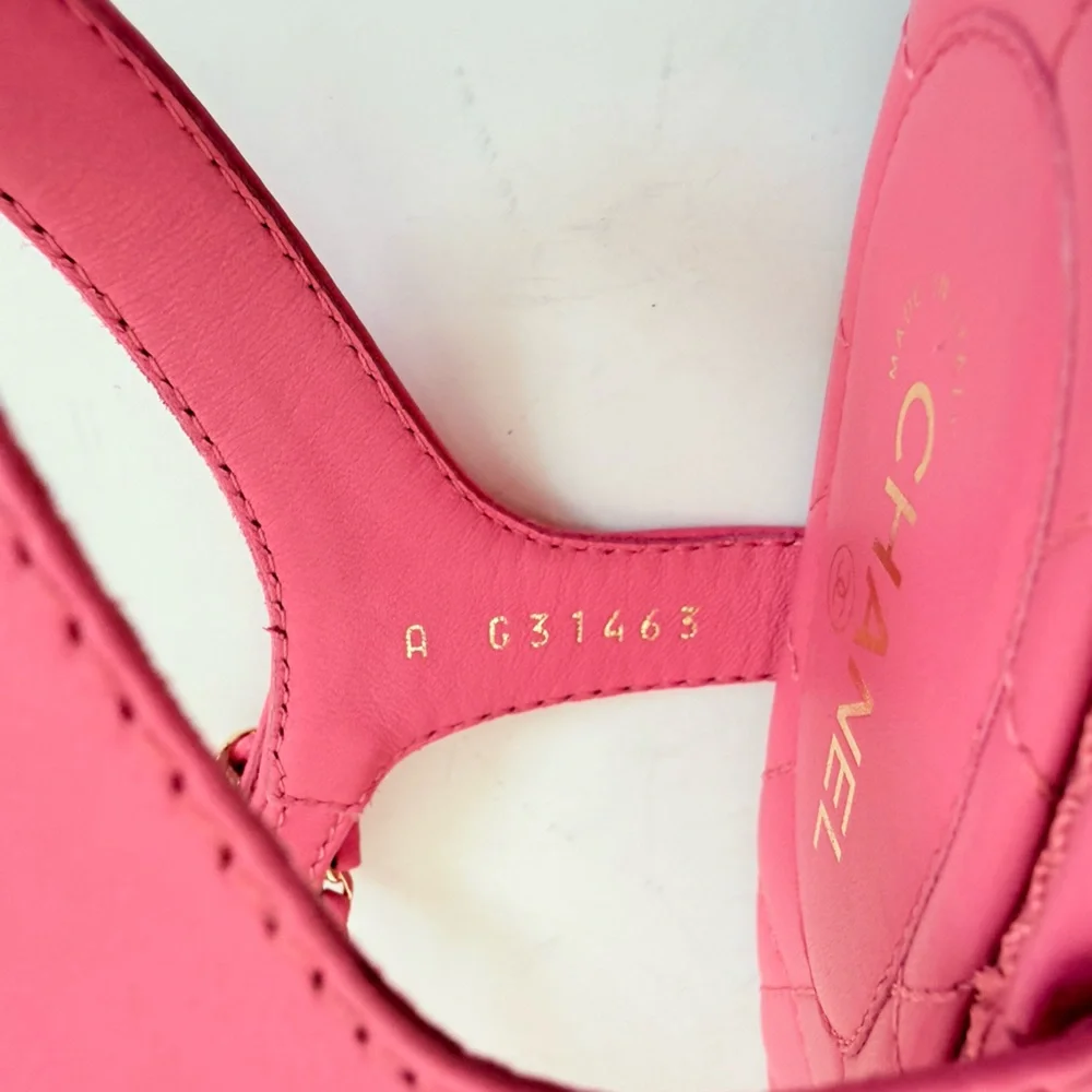 Chanel 20S Pink Quilted Lambskin CC Chain Thong Sandals Gold Hardware EU 39.5 - Picture 6 of 11